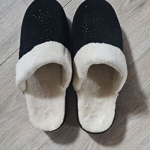 Vionic Black and Cream Women's Slippers
